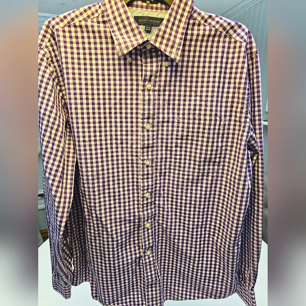 Tommy Hillfigure button up. Purple and white with no holes or stains.